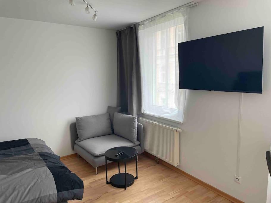 Apartment Next To Mariahilferstrasse เวียนนา ภายนอก รูปภาพ
