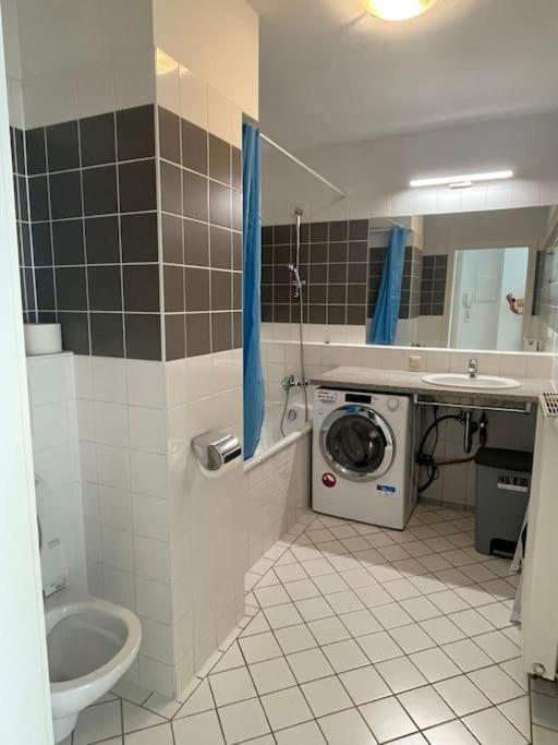 Apartment Next To Mariahilferstrasse เวียนนา ภายนอก รูปภาพ